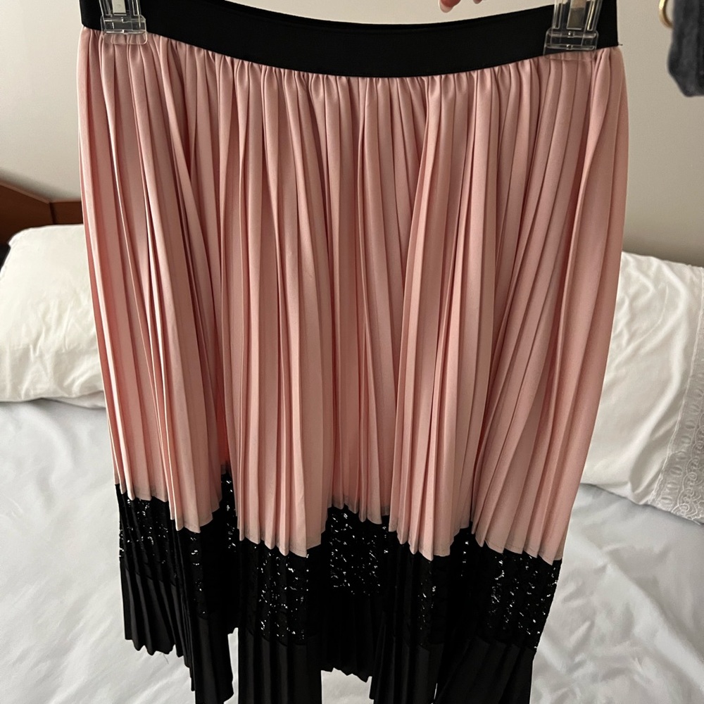 Beautiful Zara Basics versatile faltering skirt